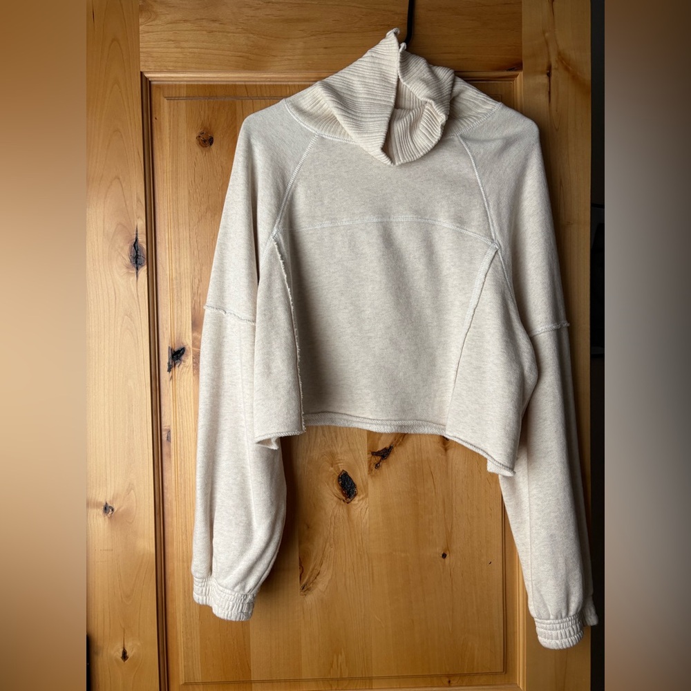 AERIE / American Eagle Cozy Cream Cropped Sweatshirt